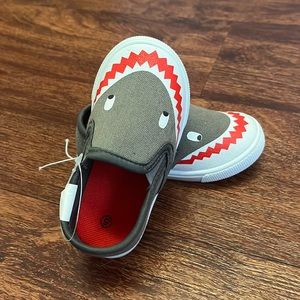 NWOT toddler boys shark shoes size 5